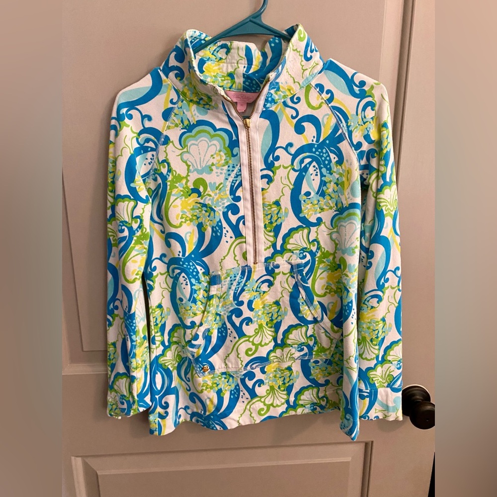 Lilly Pulitzer light weight pull over.